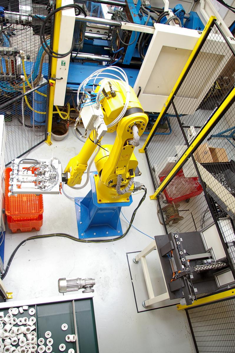 production automatisée surmoulage roulements en injection plastique